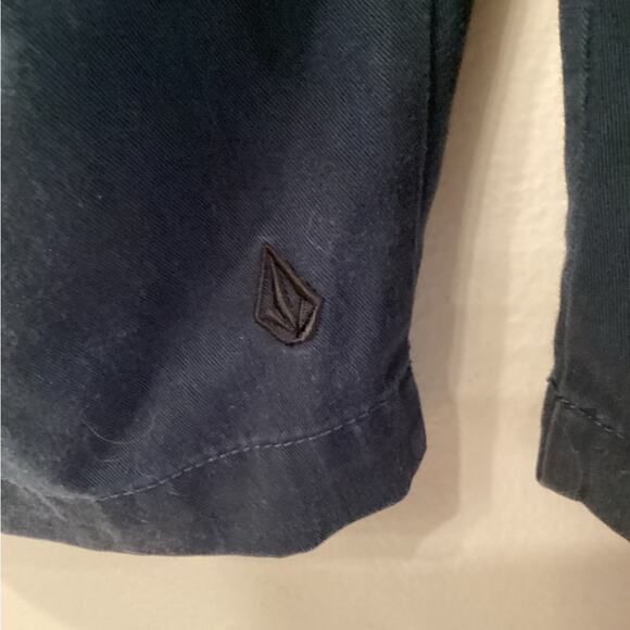 Volcom Men’s Navy Chino Shorts in Size 34 Preloved. - Picture 2 of 5